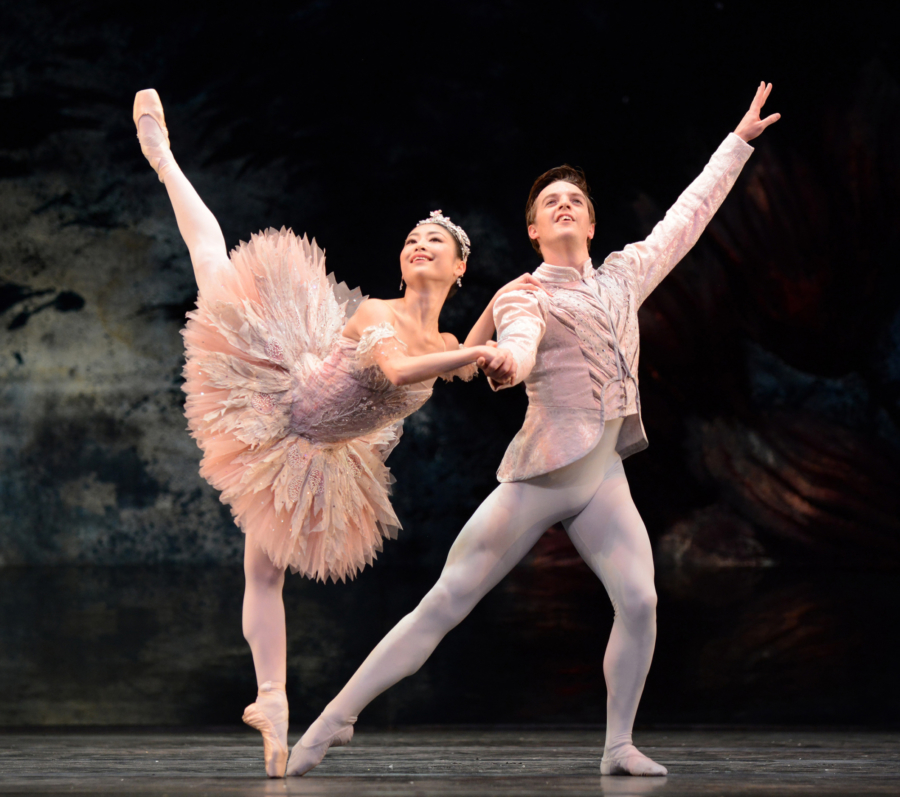 <p><em>The Nutcracker:</em> Momoko Hirata as the Sugar Plum Fairy and Joseph Caley as the Prince</p>. Credit: Bill Cooper.