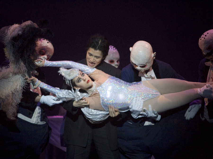 <p><em>Carmina burana: </em>Samara Downs as Roast Swan and Chi Cao as the Second Seminarian with Artists of Birmingham Royal Ballet</p>. Credit: Bill Cooper.