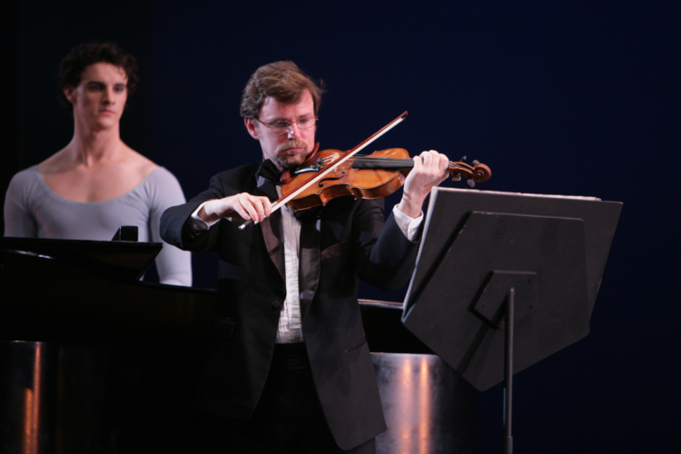 <p><em>Duo Concertante</em><em>: </em>Violinist Robert Gibbs with Iain Mackay</p>. Credit: Bill Cooper.