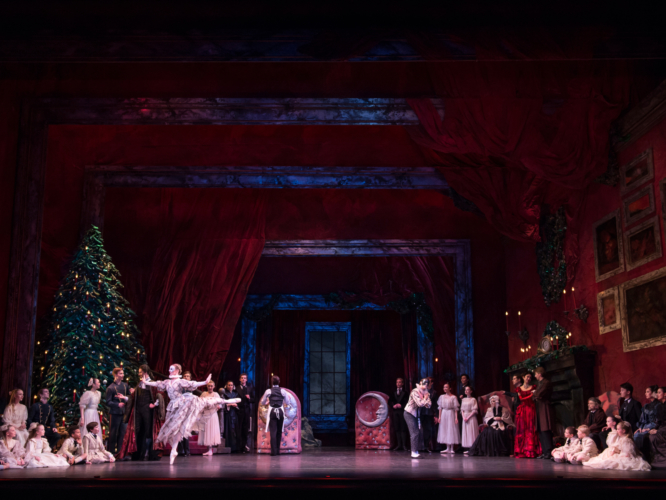 <p><em>The Nutcracker:</em> Laura-Jane Gibson as Columbine and Oliver Till as Harlequin with Artists of Birmingham Royal Ballet</p>. Credit: Bill Cooper.