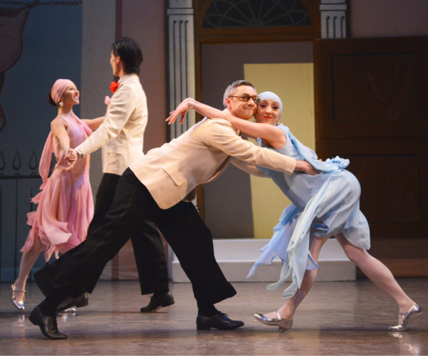 <p><em>Façade:</em> Ruth Brill and Rory Mackay in the 'Foxtrot'</p>. Credit: Roy Smiljanic.