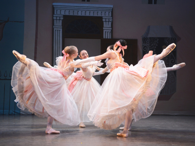 <p><em>Façade:</em> Ana Albutashvili, Miki Mizutani, Mariko Sasaki and Alys Shee in the 'Waltz'</p>. Credit: Roy Smiljanic.