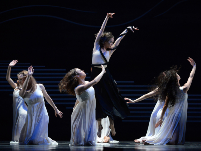 <p><em>Dante Sonata: </em>Arancha Baselga as Lead Child of Darkness with Anna Monleon, Jade Heusen and Artists of Birmingham Royal Ballet as Children of Light</p>. Credit: Roy Smiljanic.