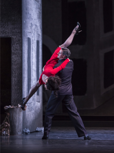 <p><em>Miracle in the Gorbals:</em> Elisha Willis as the Prostitute and Iain Mackay as the Minister</p>. Credit: Bill Cooper.