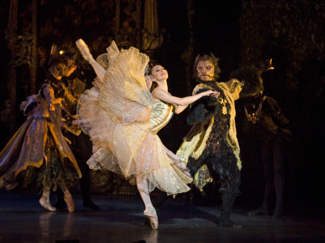 <p><em>Beauty and the Beast: </em>Ambra Vallo as Belle and Chi Cao as the Beast</p>. Credit: Bill Cooper.