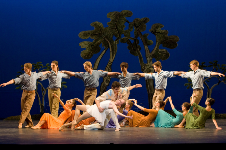 <p><em>Daphnis and Chloë: </em>Elisha Willis as Chloë and Iain Mackay as Daphnis with Artists of Birmingham Royal Ballet</p>. Credit: Bill Cooper.