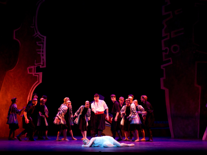 <p><em>Daphnis and Chloë:</em> Elisha Willis as Chloë and James Grundy as Bryaxis with Artists of Birmingham Royal Ballet</p>. Credit: Bill Cooper.