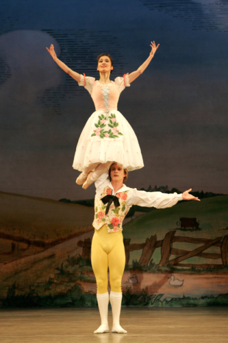 <p><em>La Fille mal gardée: </em>Nao Sakuma as Lise and Robert Parker as Colas</p>. Credit: Bill Cooper.