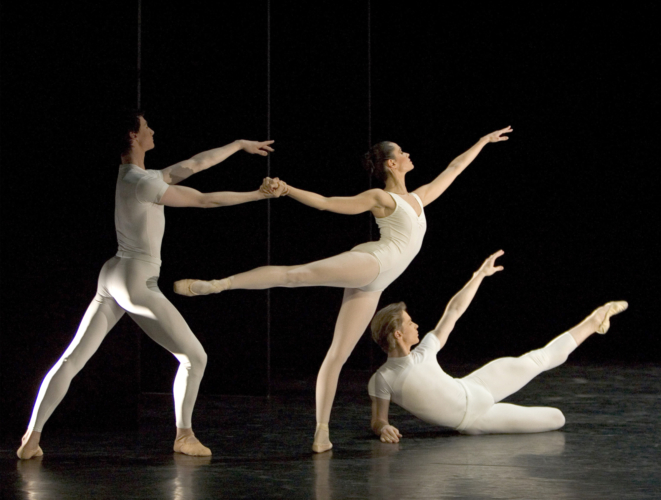 <p><em>Brouillards:</em> Silvia Jimenez, Tom Rogers and Tiit Helimets in 'Des Pas sur la neige'</p>. Credit: Bill Cooper.