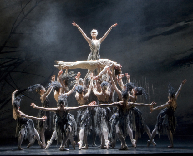 <p><em>Le Baiser de la fée: </em>Jenna Roberts as the Fairy and Alexander Campbell as the Young Man with Artists of Birmingham Royal Ballet</p>. Credit: Bill Cooper.