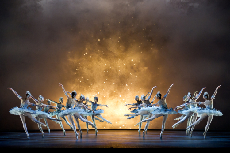 <p><em>Cinderella: </em>Artists of Birmingham Royal Ballet</p>. Credit: Bill Cooper.