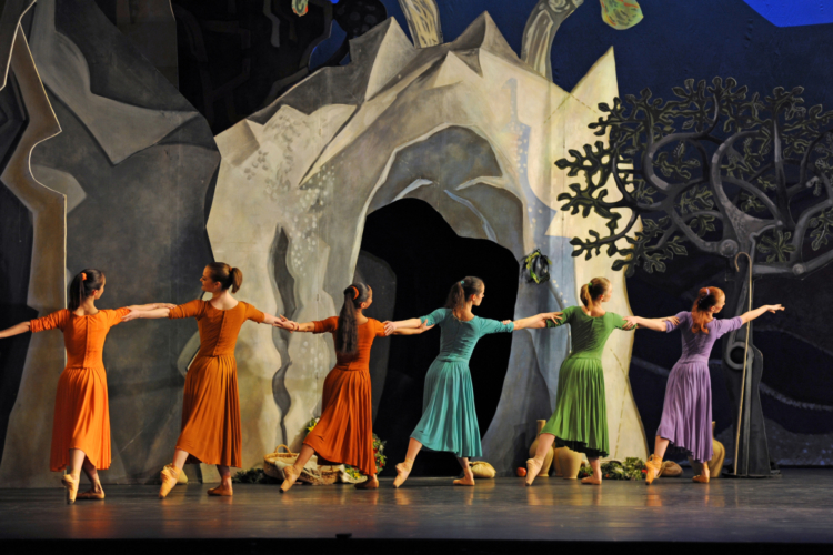 <p><em>Daphnis and Chloë: </em>Artists of Birmingham Royal Ballet</p>. Credit: Bill Cooper.