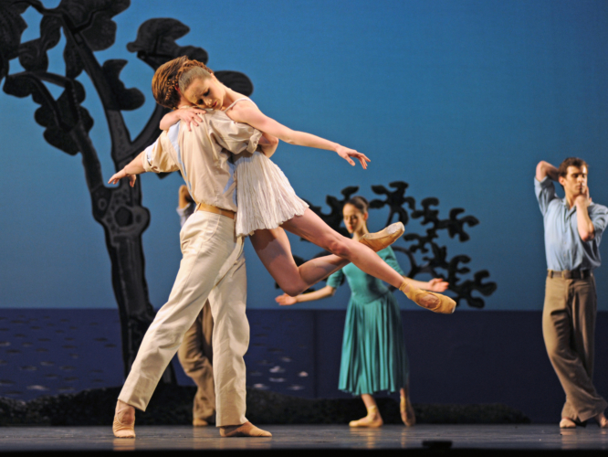 <p><em>Daphnis and Chloë:</em><em> </em>Jenna Roberts as Chloë and Joseph Caley as Daphnis</p>. Credit: Roy Smiljanic.