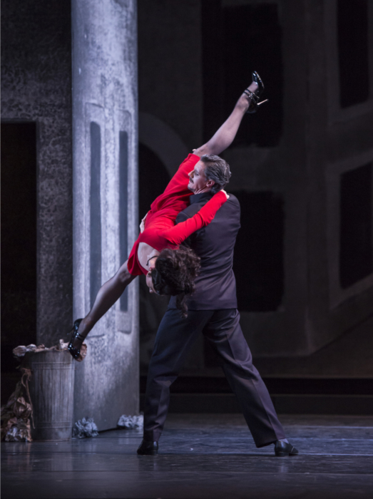 <p><em>Miracle in the Gorbals:</em> Elisha Willis as the Prostitute and Iain Mackay as the Minister</p>. Credit: Bill Cooper.